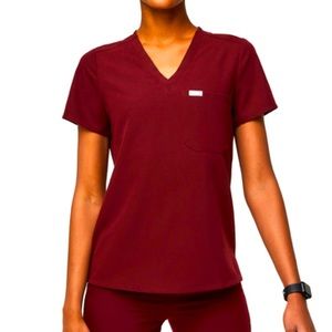 Figs Catarina one pocket scrub top in burgundy
